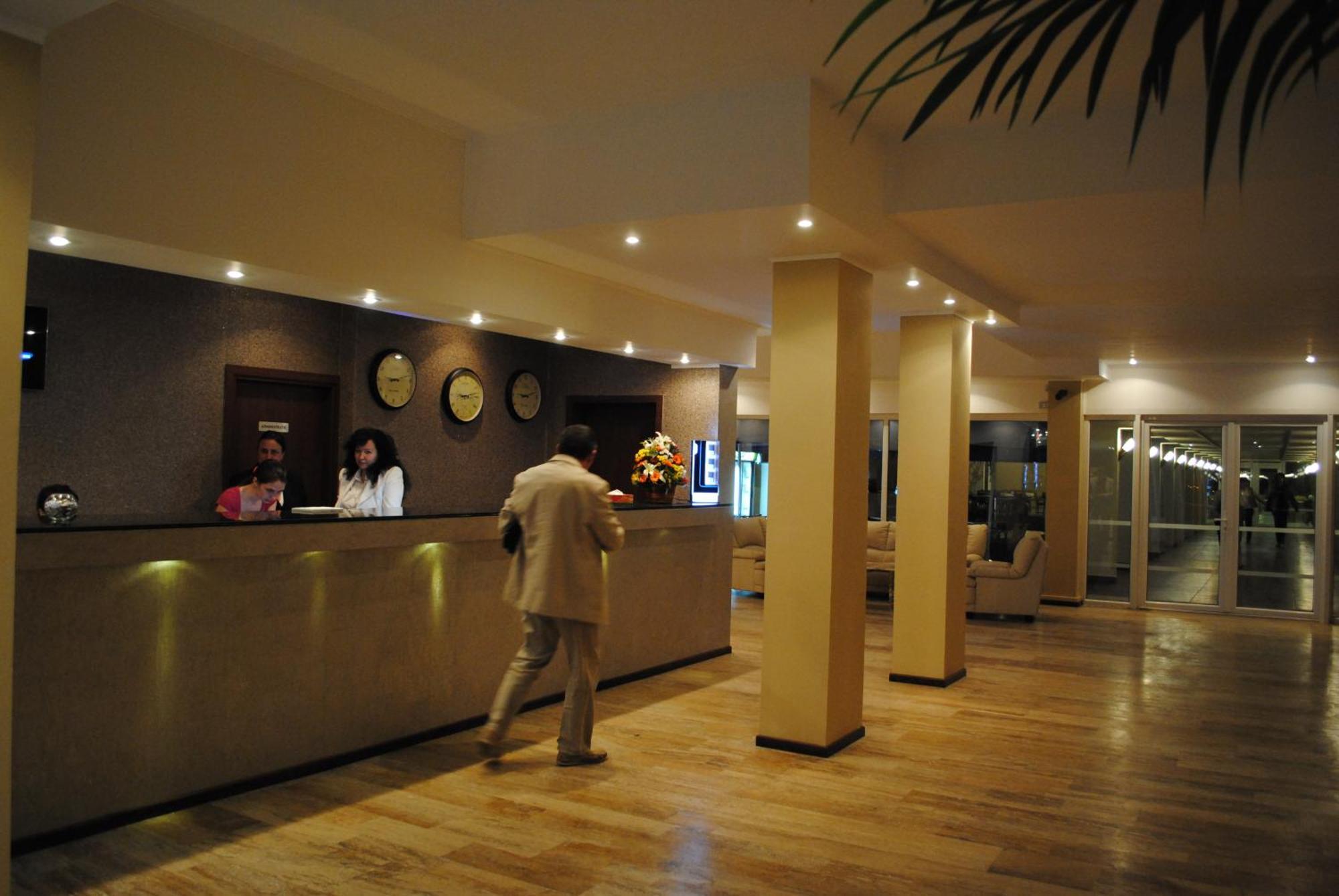Complex Mediteranean Mamaia Bagian luar foto